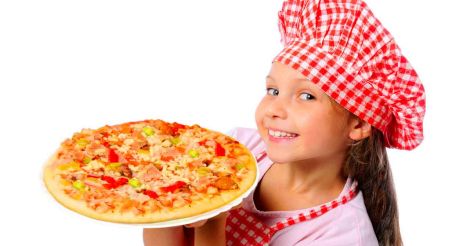 Little chef with pizza