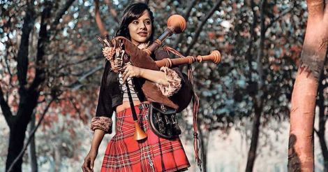 Snake charmer with a bagpiper: this pioneering woman sailed before the wind