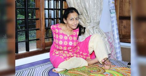 Born armless, Swapna says my foot and flies into world of colours