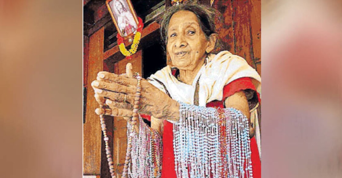 Rosary making is not an easy job as it is meticulous and requires good eyesight and manual dexterity. 
