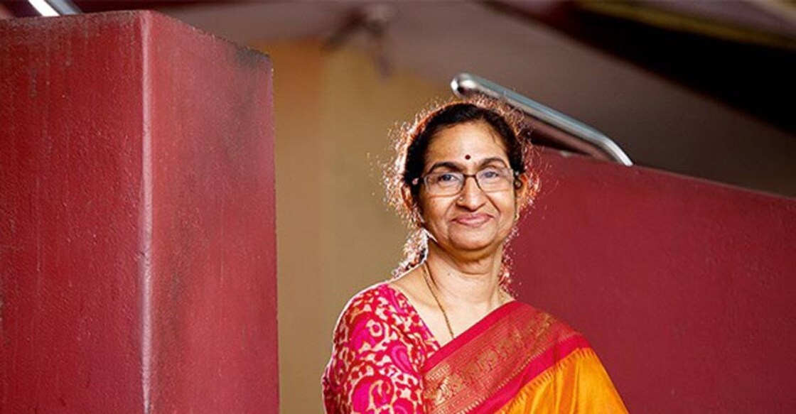 Latha Nair wins Vanitha 'Woman of the Year' Award
