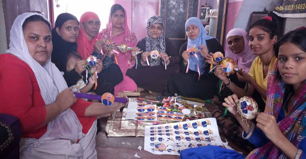 Muslim women in Varanasi send 'rakhis' to Modi Muslim women in Varanasi send 'rakhis' to Modi