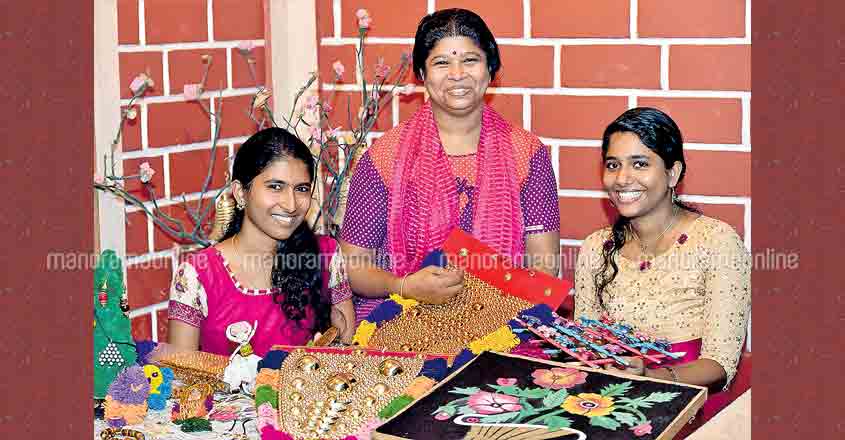 These women craft elegant nettipattam with a dream These women craft elegant nettipattam with a dream